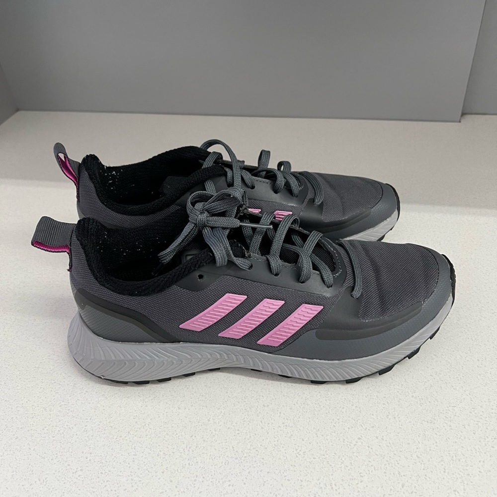 Adidas - Picture 2 of 6